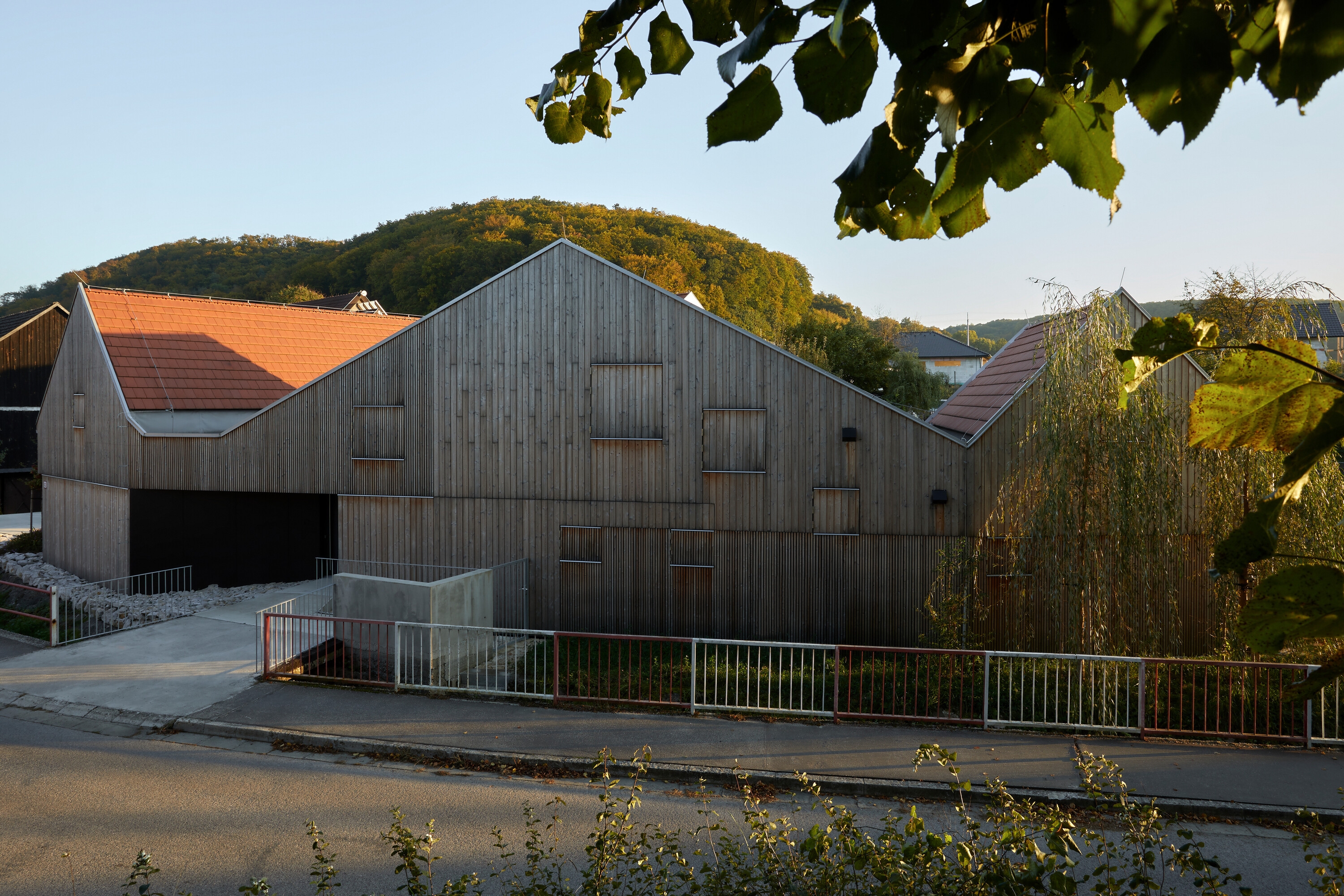 Leggi sul progetto New House with Old Mill