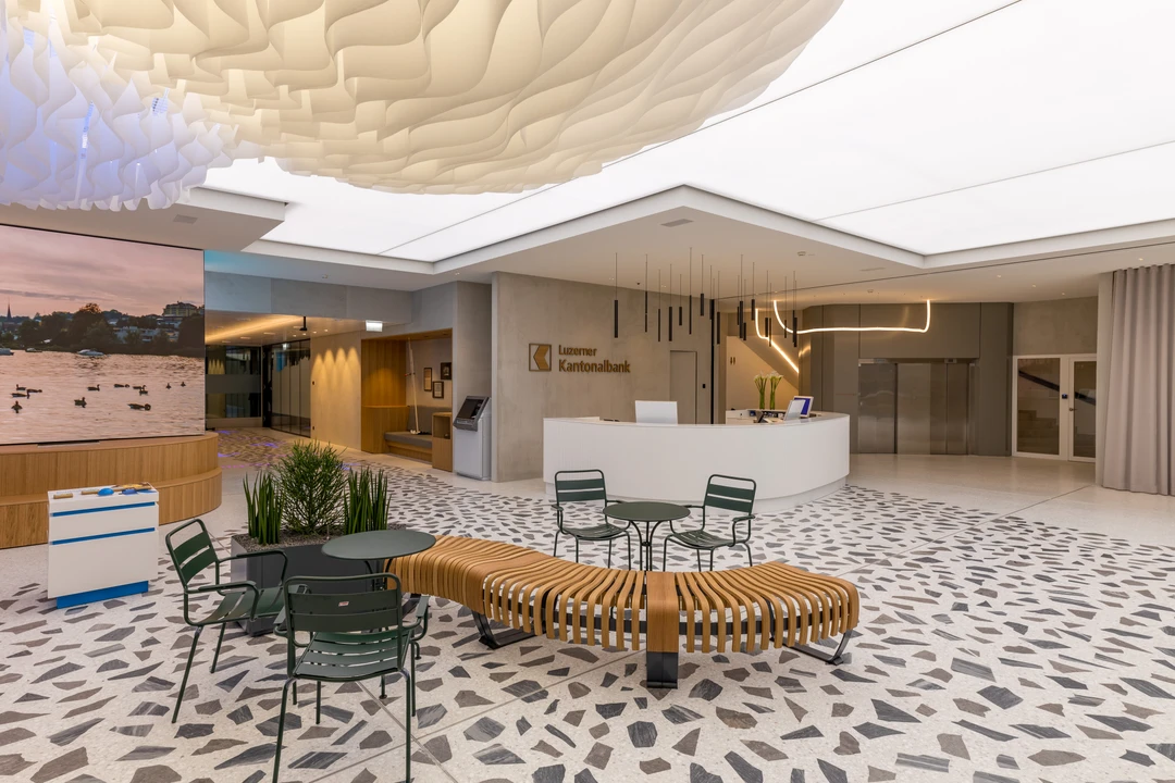 Read about project A remodelled customer service hall for Luzerner Kantonalbank (LUKB)