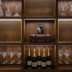 Leggi sul progetto American Express Centurion Lounge