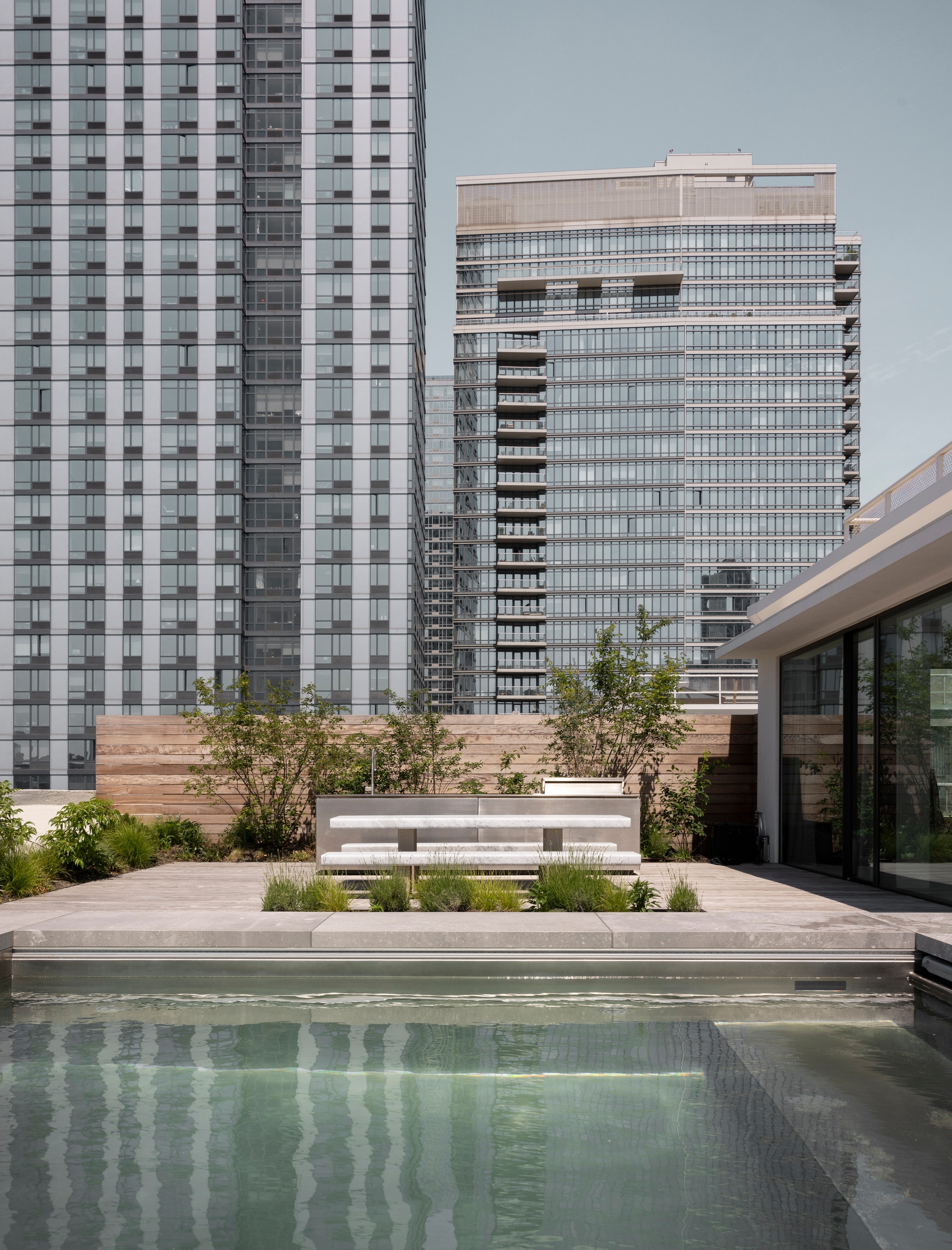 Erfahre mehr über das Projekt Kent Avenue Penthouse Residence