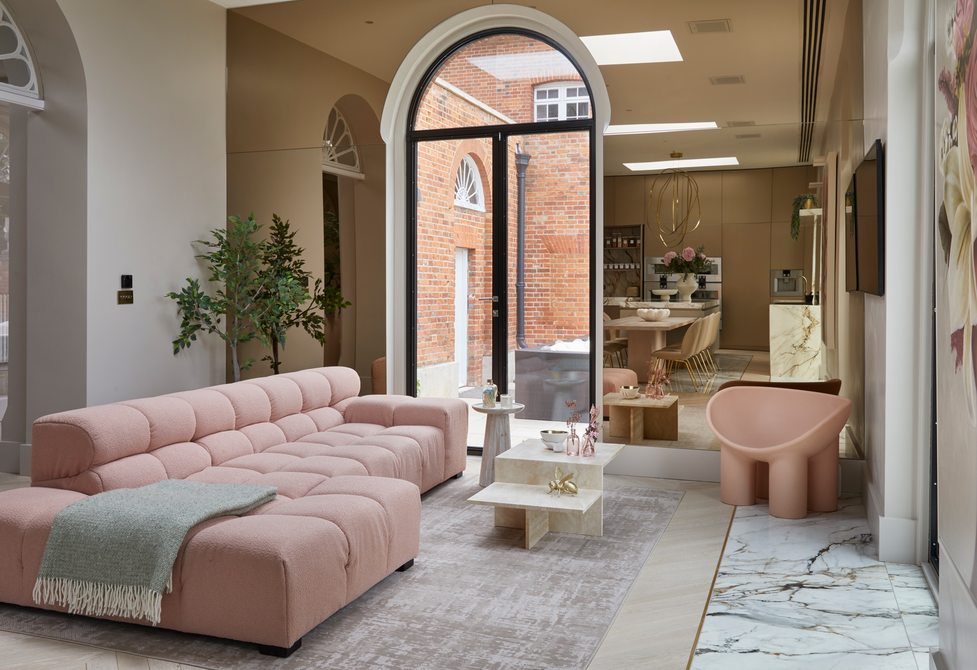 Read about project English country Manor meets Poggenpohl chic