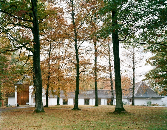 Leer sobre el proyecto Aussegnungshalle Waldfriedhof Aalen
