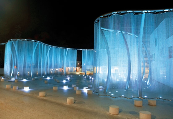 Leer sobre el proyecto The „Silent Movie“ Light Curtain for Swarovski