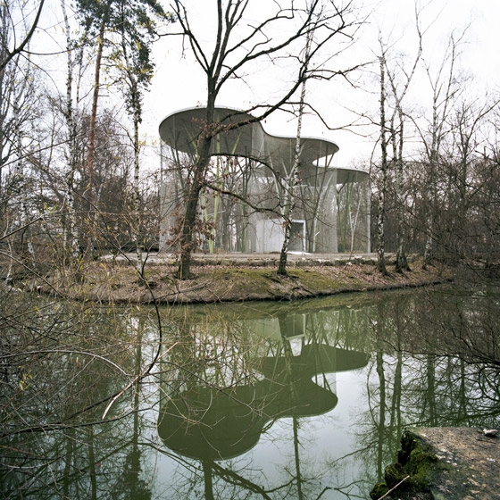 Lees oor projek Birdcage for exotic birds in a public garden