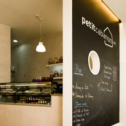 Lees oor projek Petit Cabanon Café