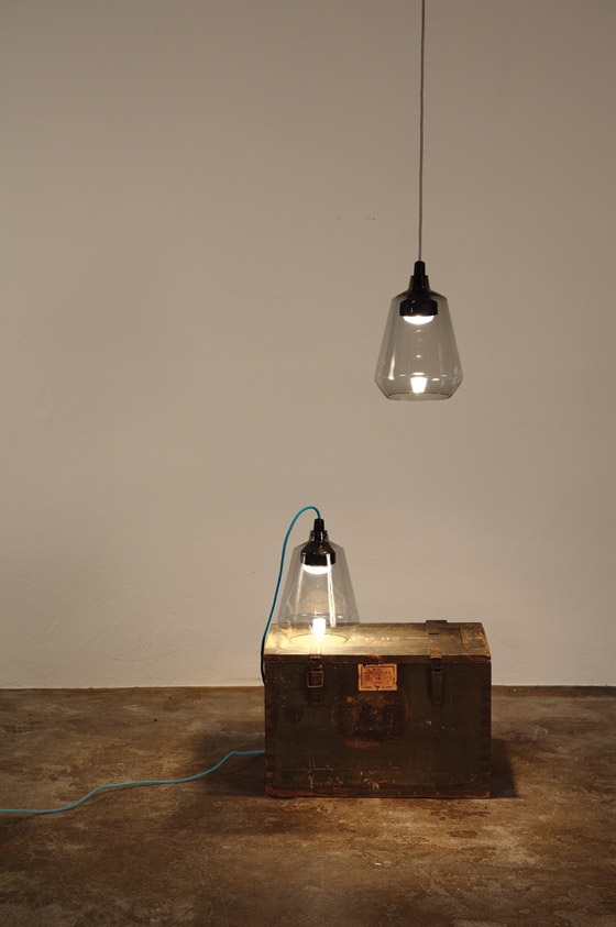 Lees oor projek Friday // Suspension - Table lamp // Tinted glass and aluminum