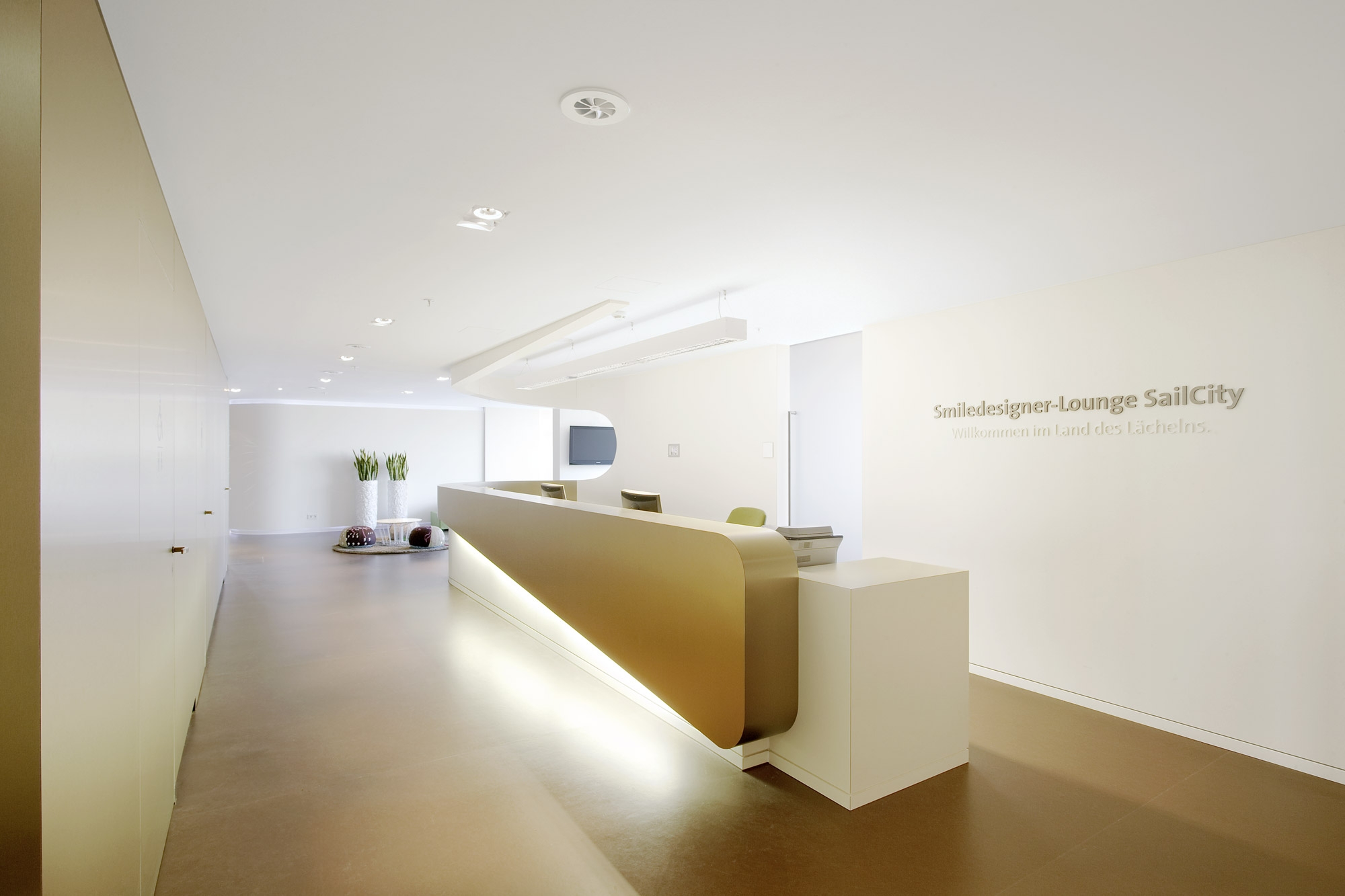 Read about project Zahnarztpraxis »smiledesigner-Lounge SailCity«