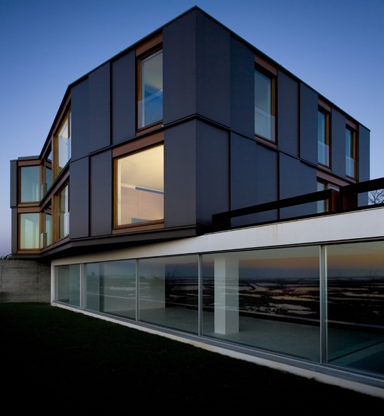 Leggi sul progetto Houses over the Ria de Aveiro
