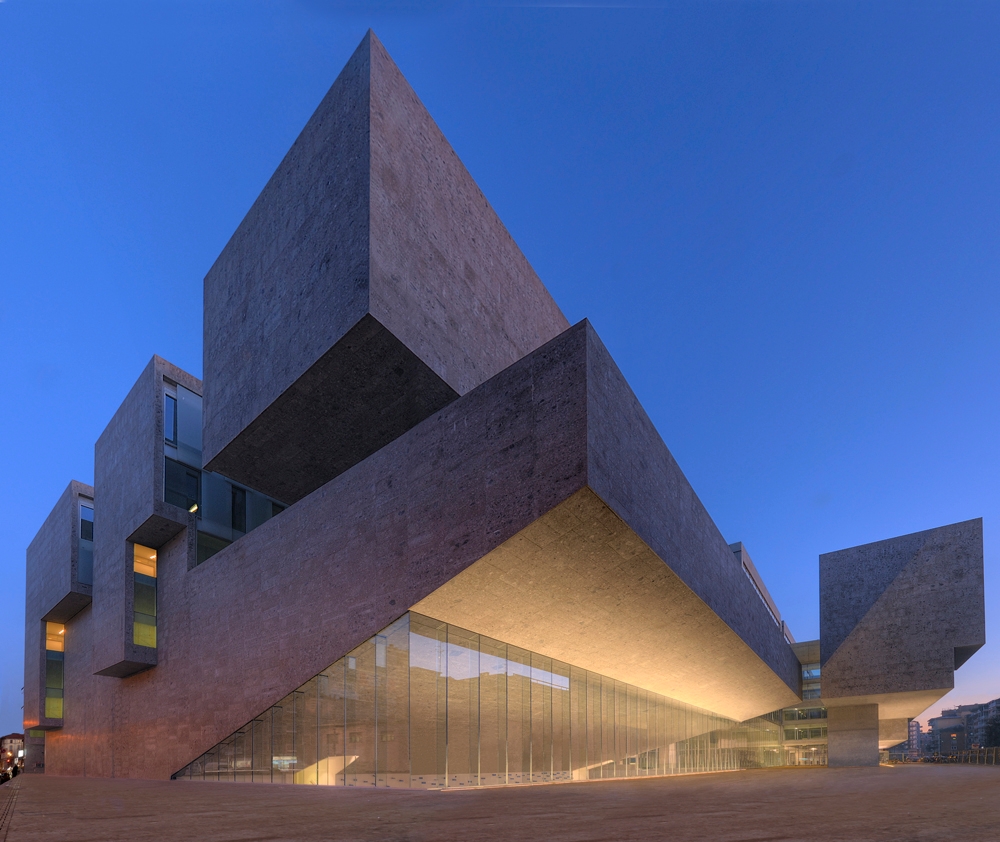 Erfahre mehr über das Projekt Bocconi University