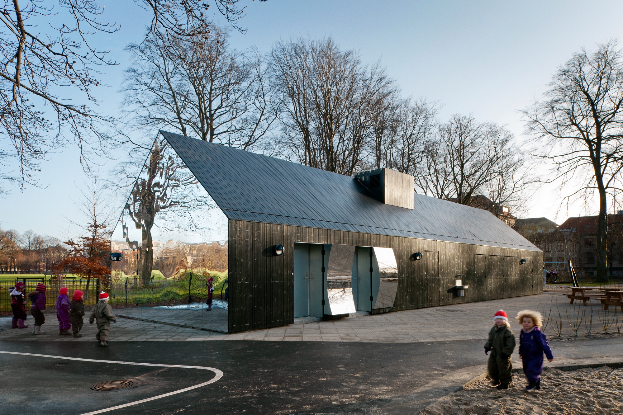 Leggi sul progetto Mirror House