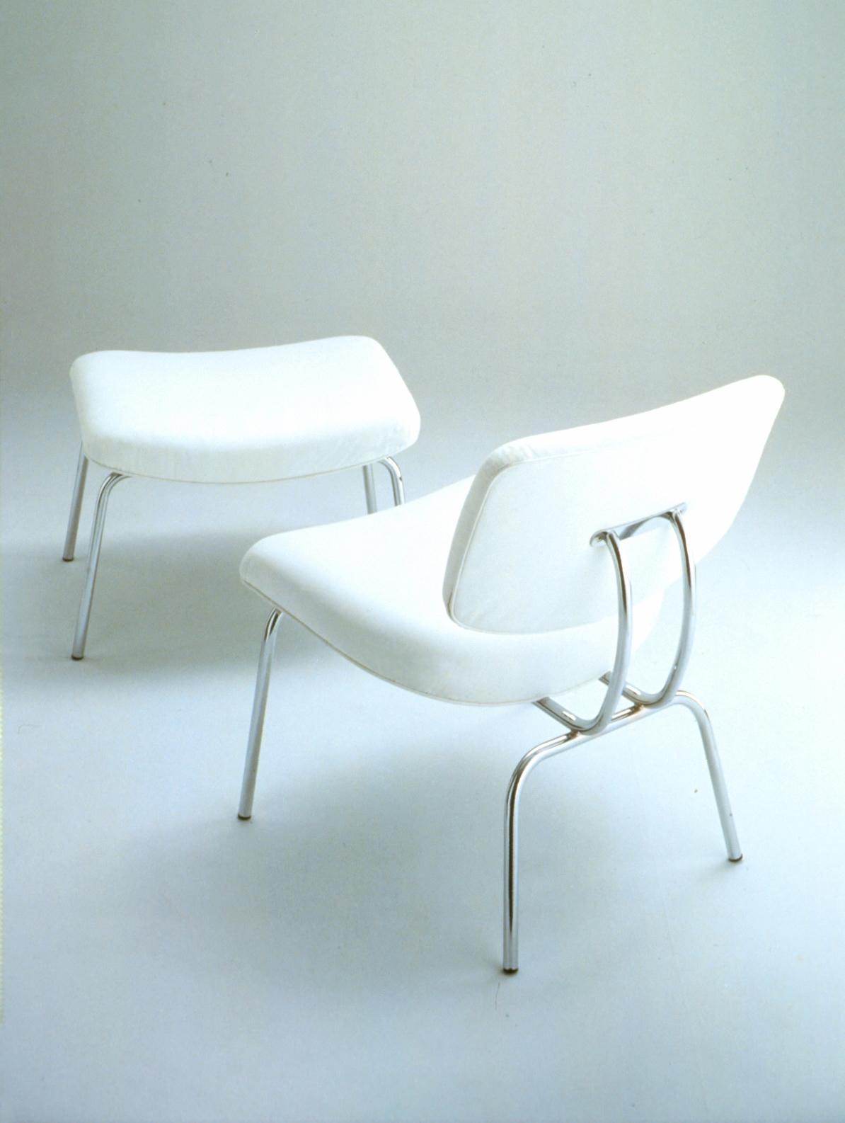 Erfahre mehr über das Projekt Clea | Armchair and pouf