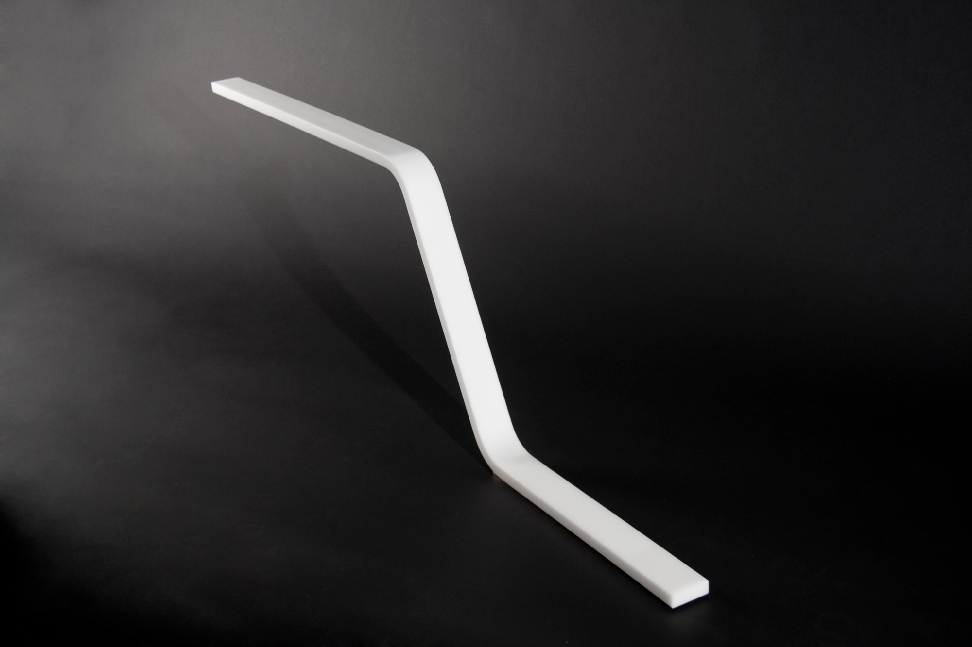 Read about project Schreibtischleuchte „zlinn“ aus DuPont™ Corian®