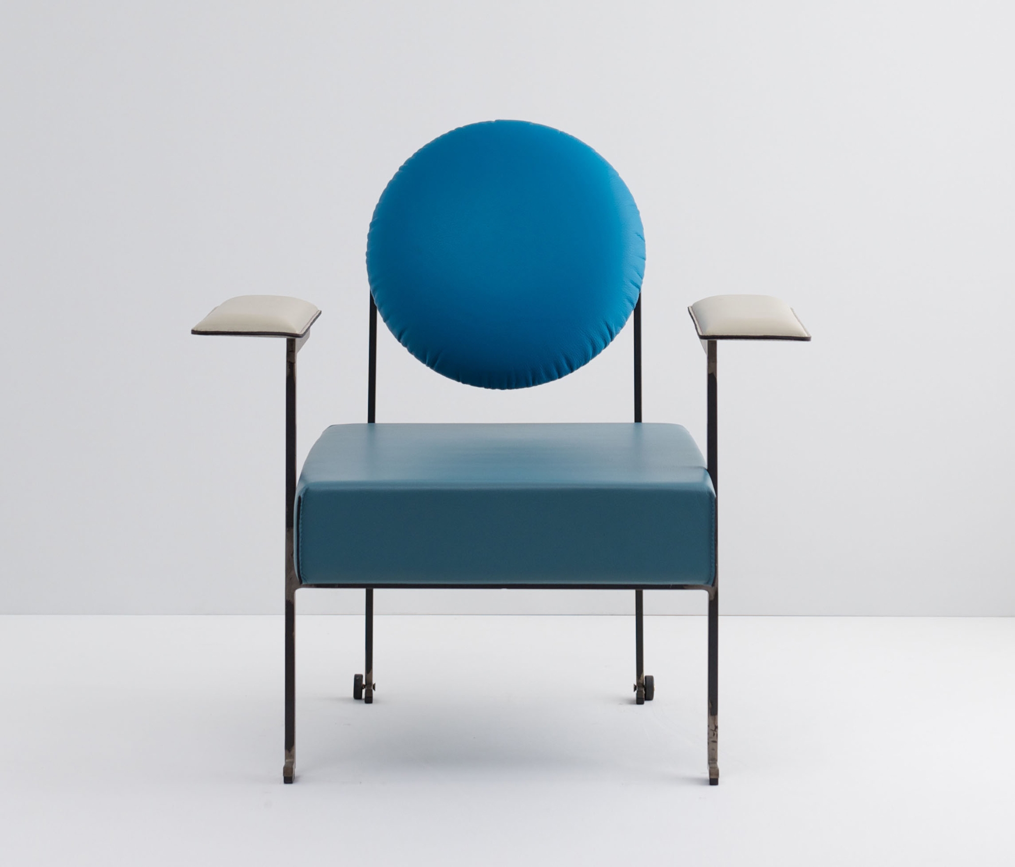 Read about project M Lounge chair