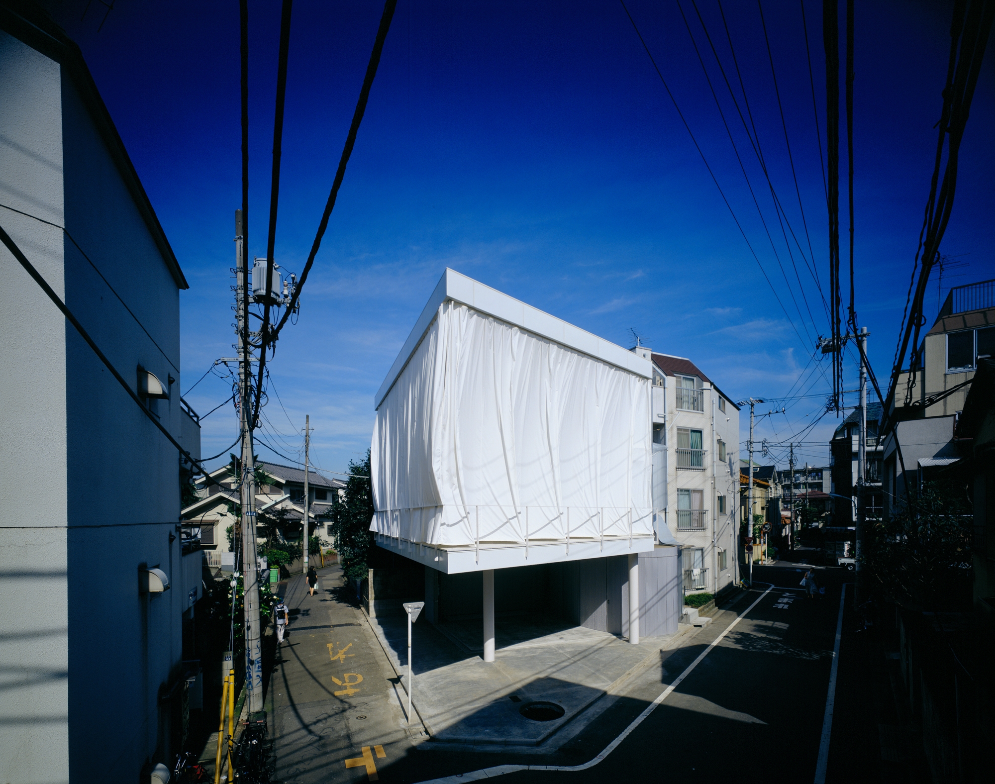Lire à propos du projet Curtain Wall House