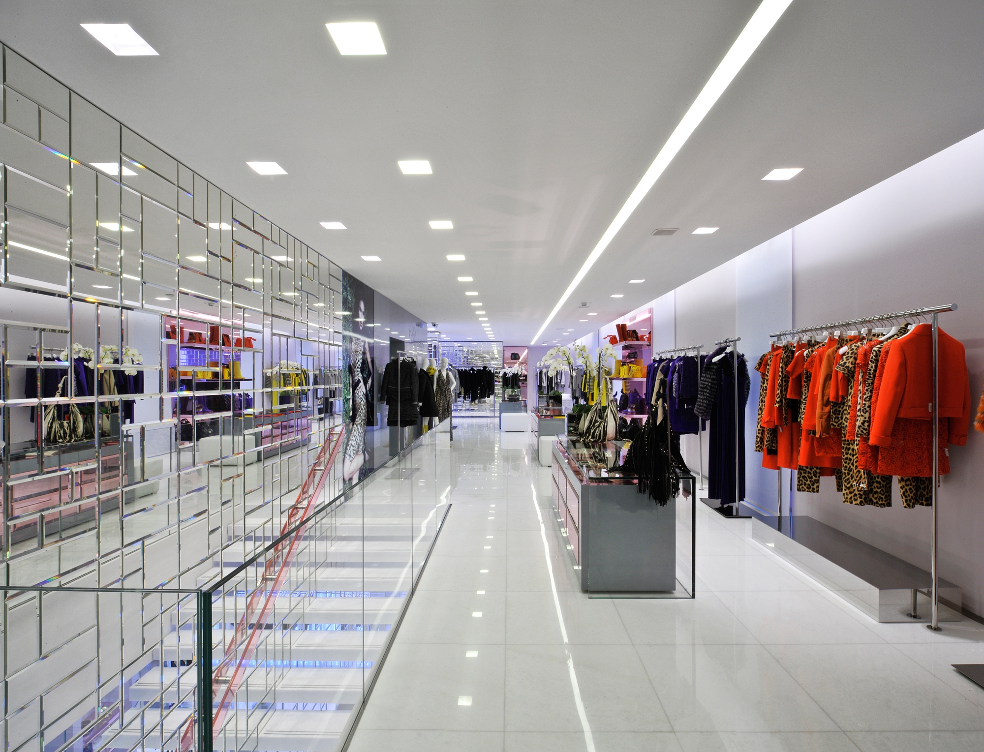 Erfahre mehr über das Projekt Showroom Blumarine