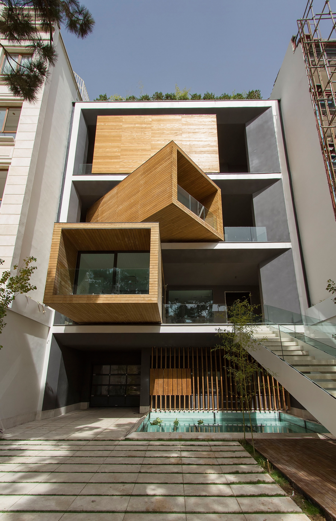 Lees oor projek Sharifi-ha House