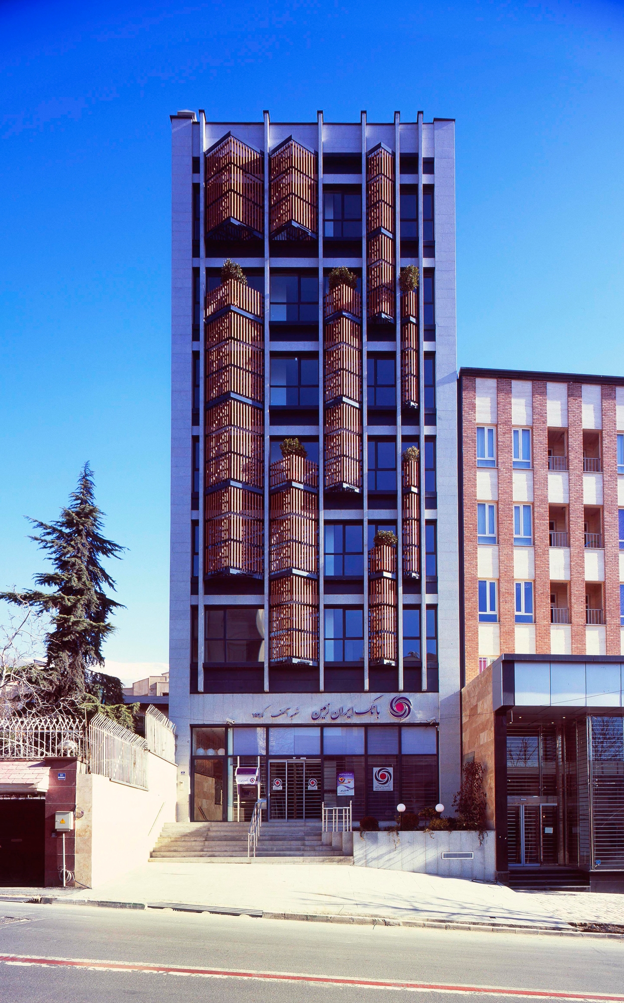 Read about project Asef Office building