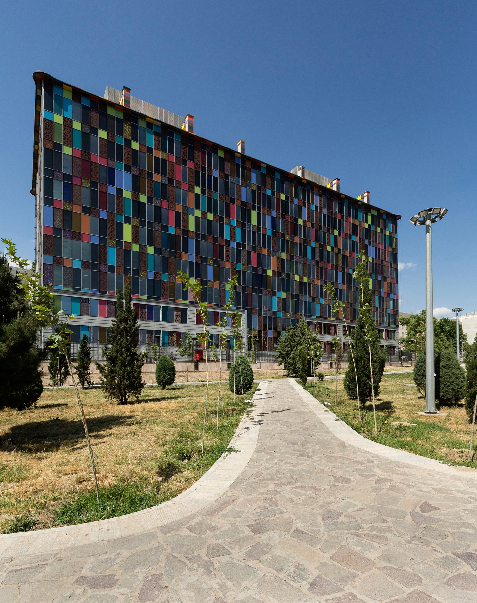 Leer sobre el proyecto Kaveh Glass Office Building