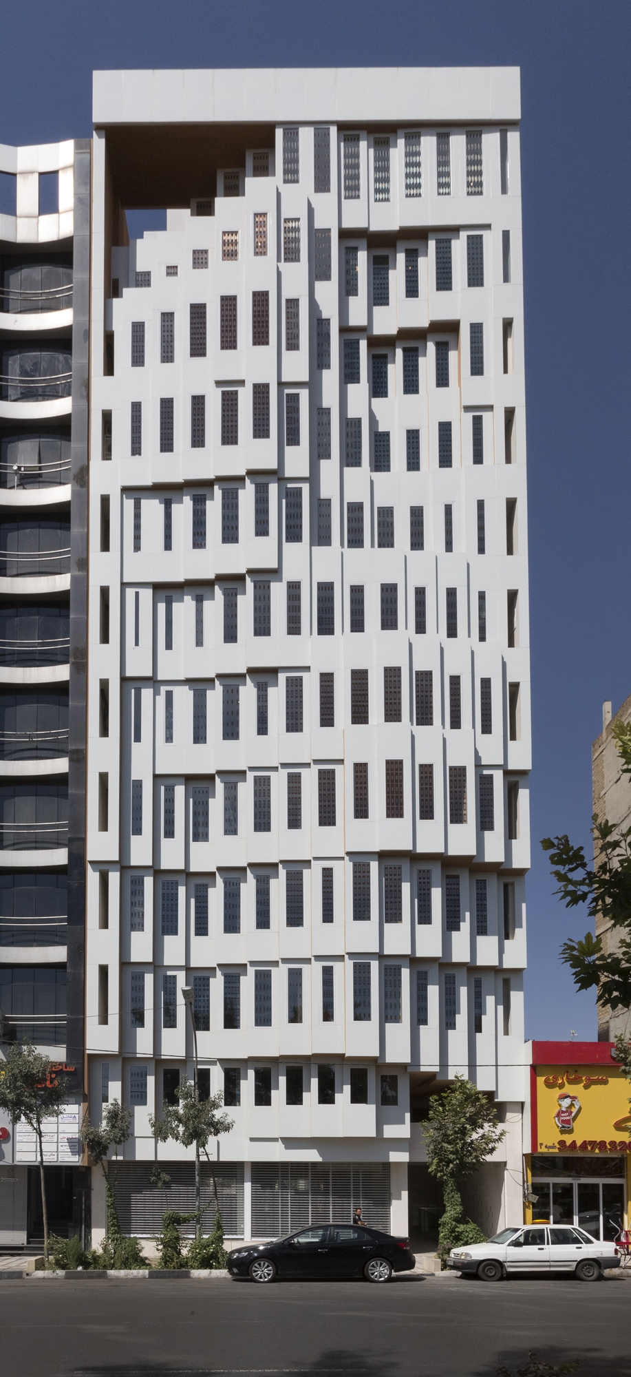 Leggi sul progetto Valliahdi Office and Commercial Building