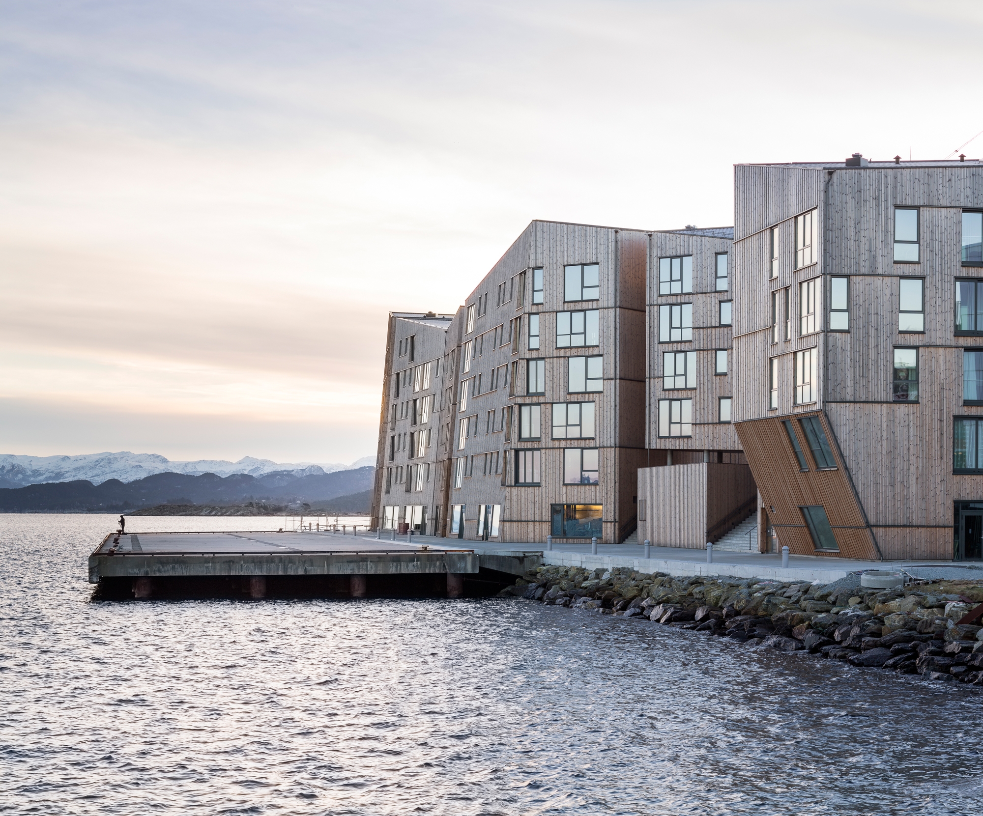 Lees oor projek The Waterfront
