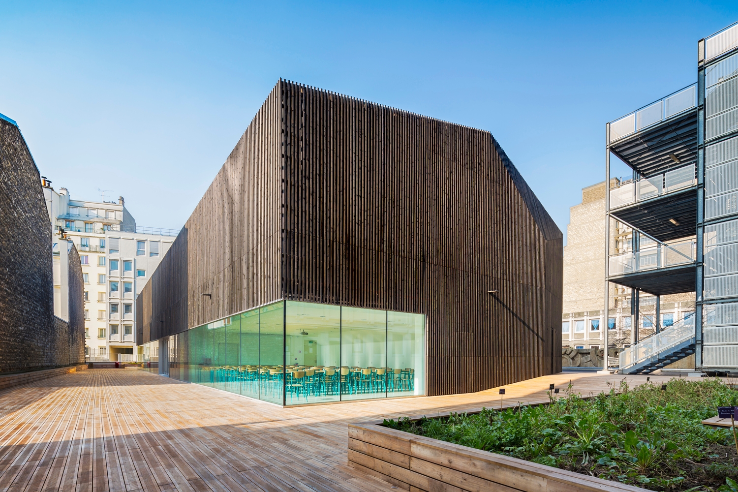 Erfahre mehr über das Projekt Amphitheaters at Descartes University