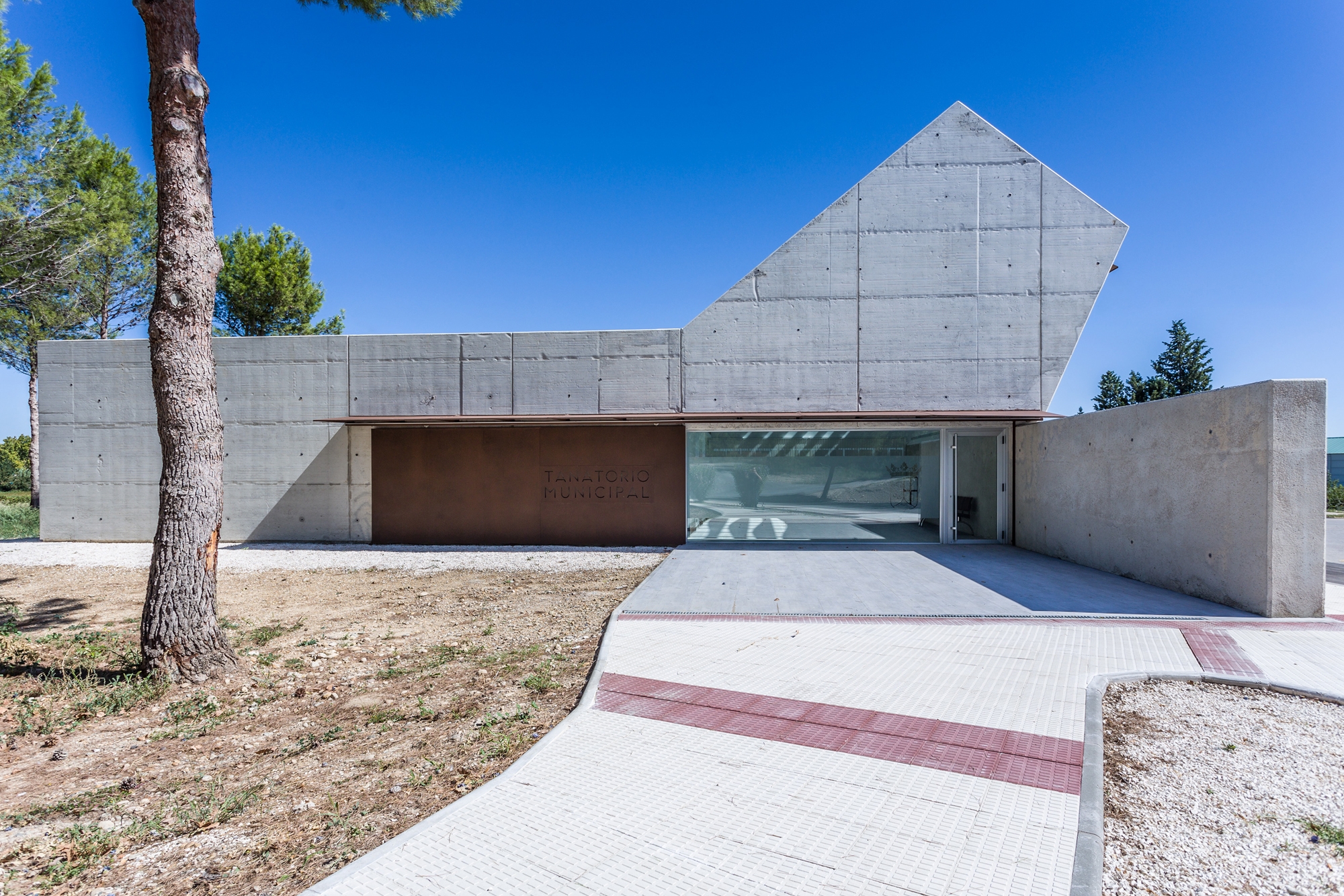 Leggi sul progetto Tanatorium