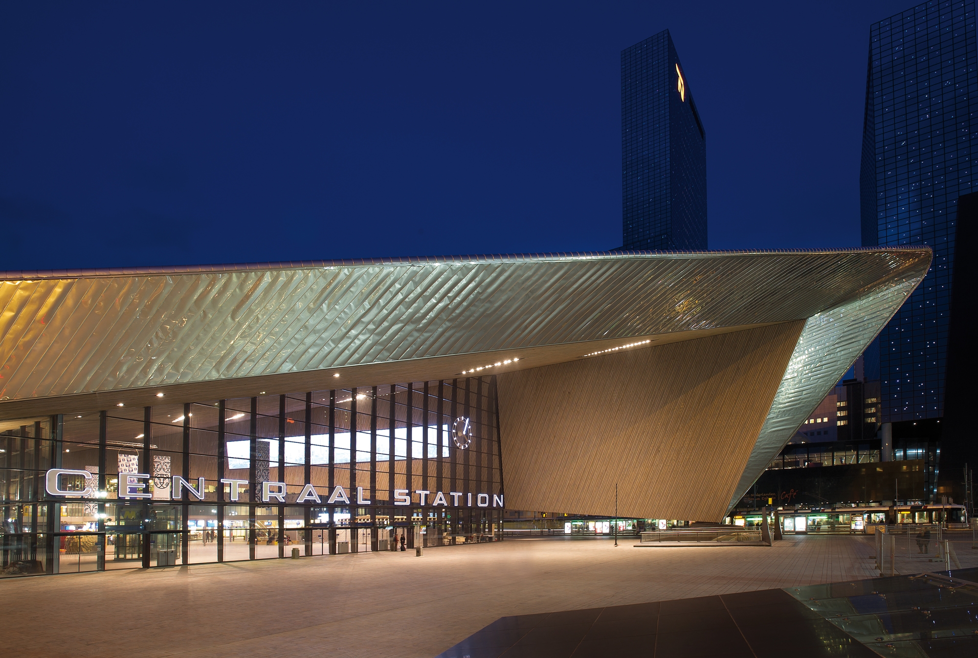 Lire à propos du projet Gare centrale „Rotterdam Centraal“