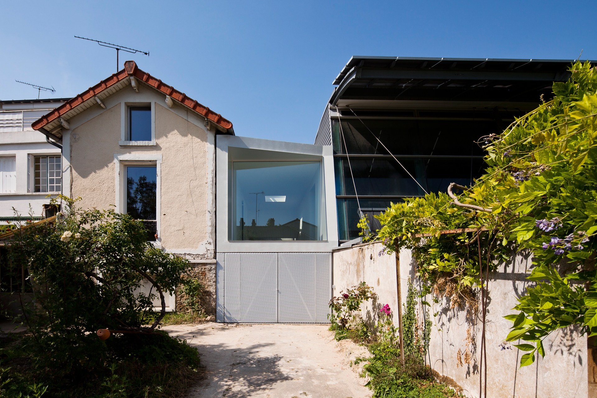 Read about project Cello room & Parking / Extension to a house in Chaville