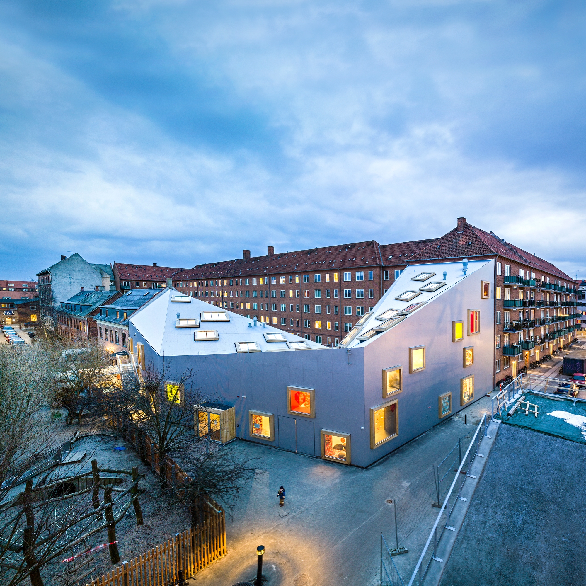 Lees oor projek Ama'r Children's Culture House