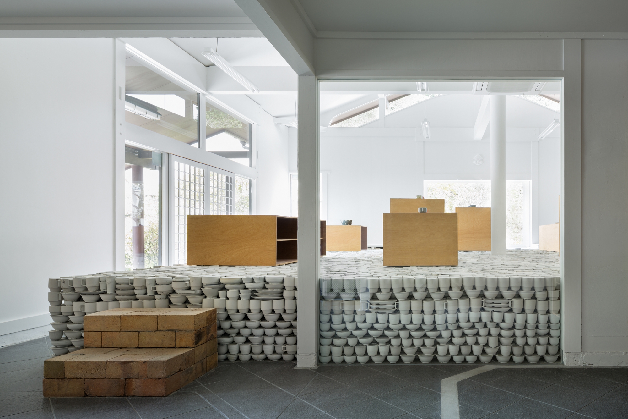 Leer sobre el proyecto Maruhiro - Hasami ceramics Flagship store