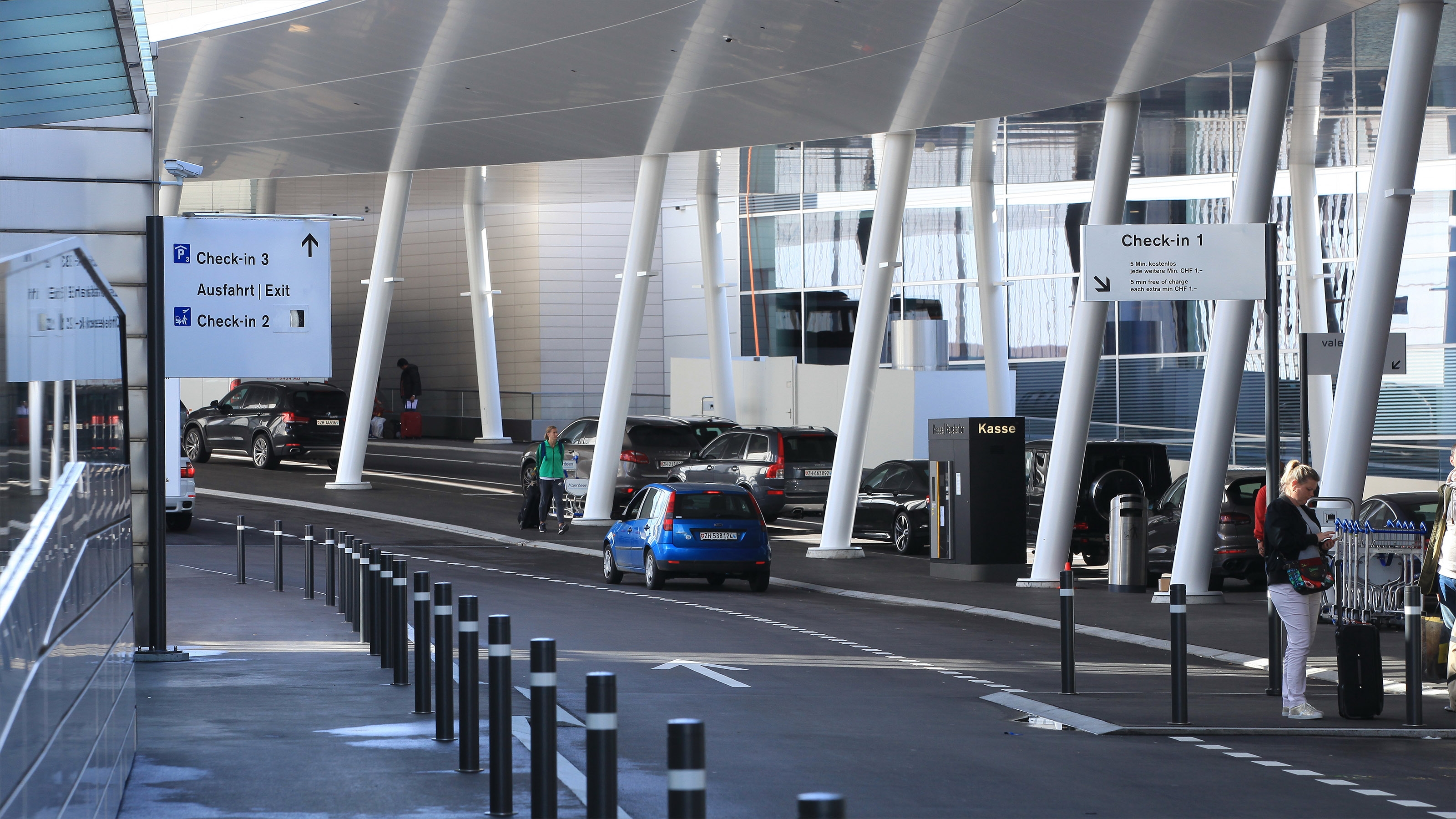 Read about project Zurich Airport Forecourt