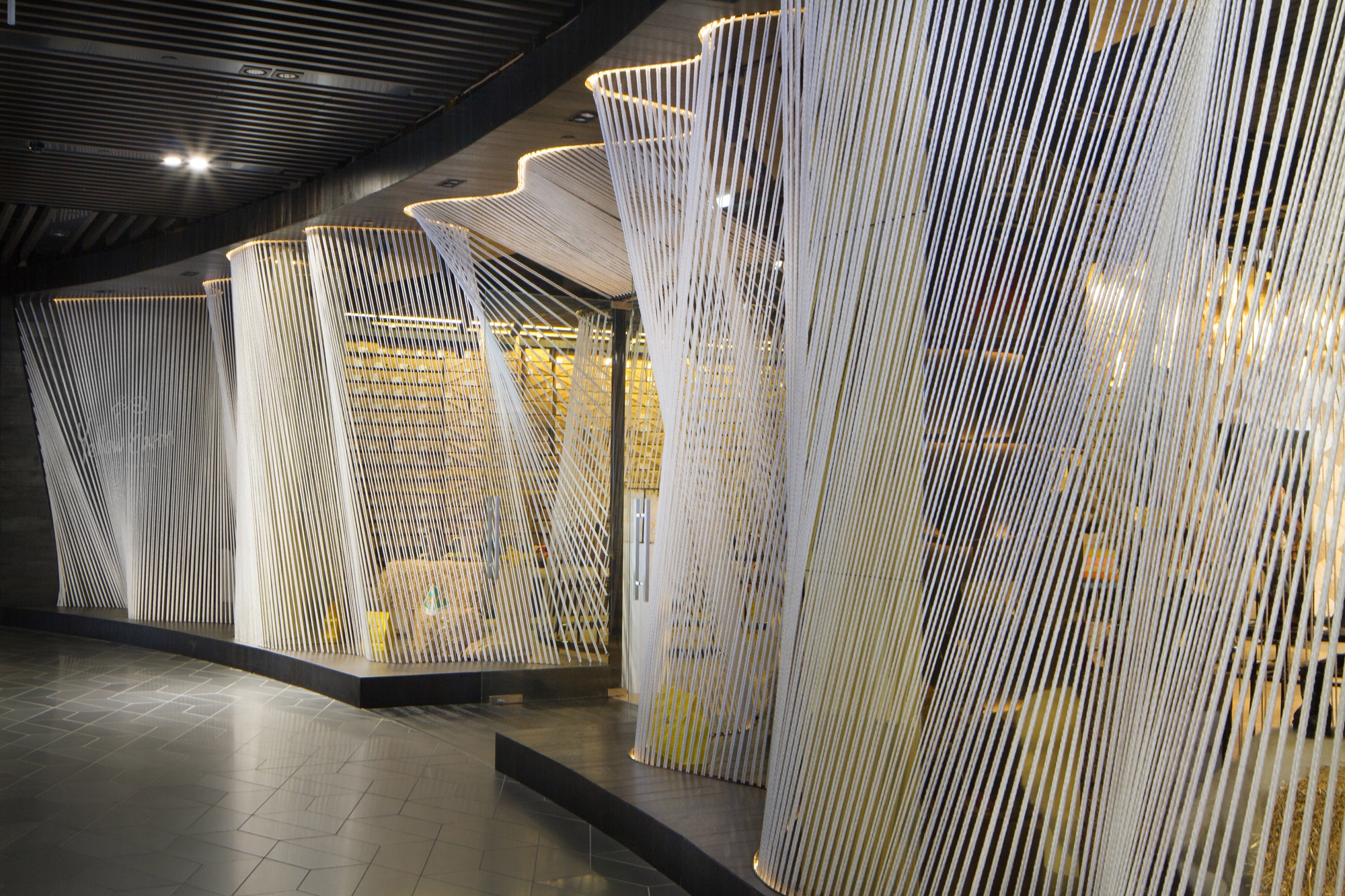Lire à propos du projet Yellow Earth flagship store