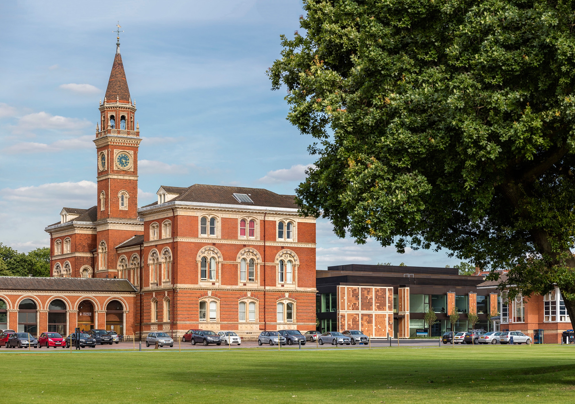 Lees oor projek Dulwich College Laboratory