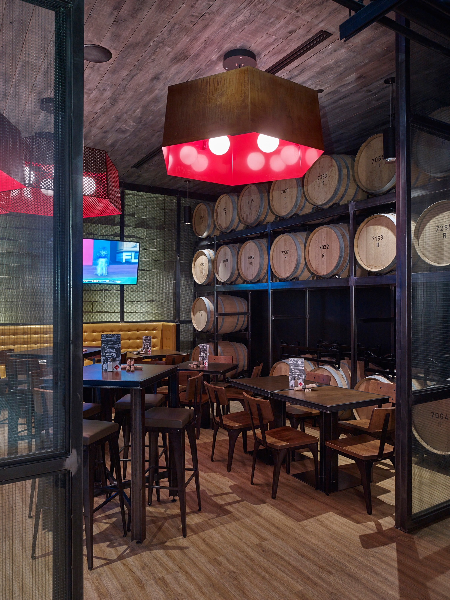 Lees oor projek Trolley Five Restaurant & Brewery