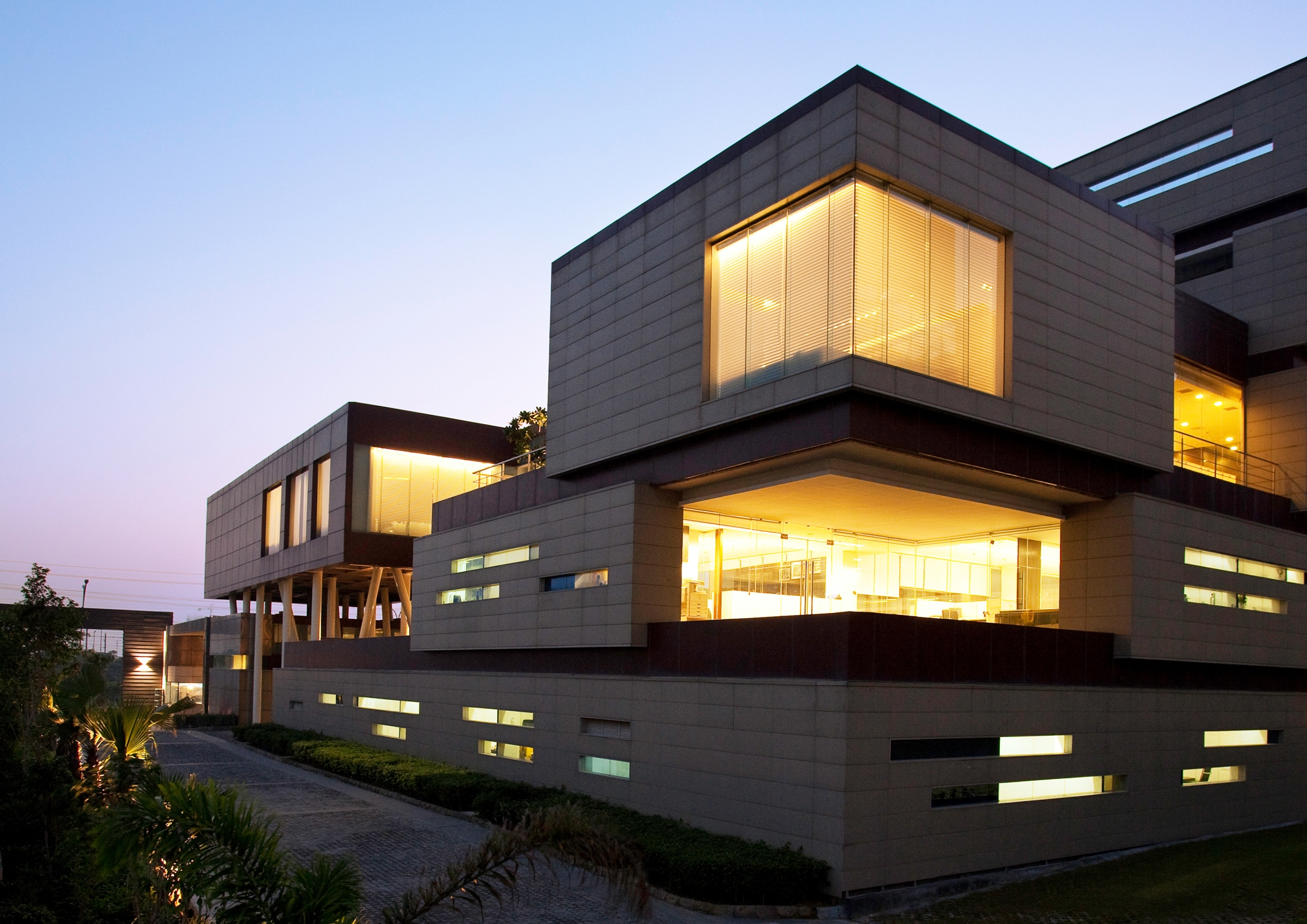 Leggi sul progetto India Glycols Corporate Office