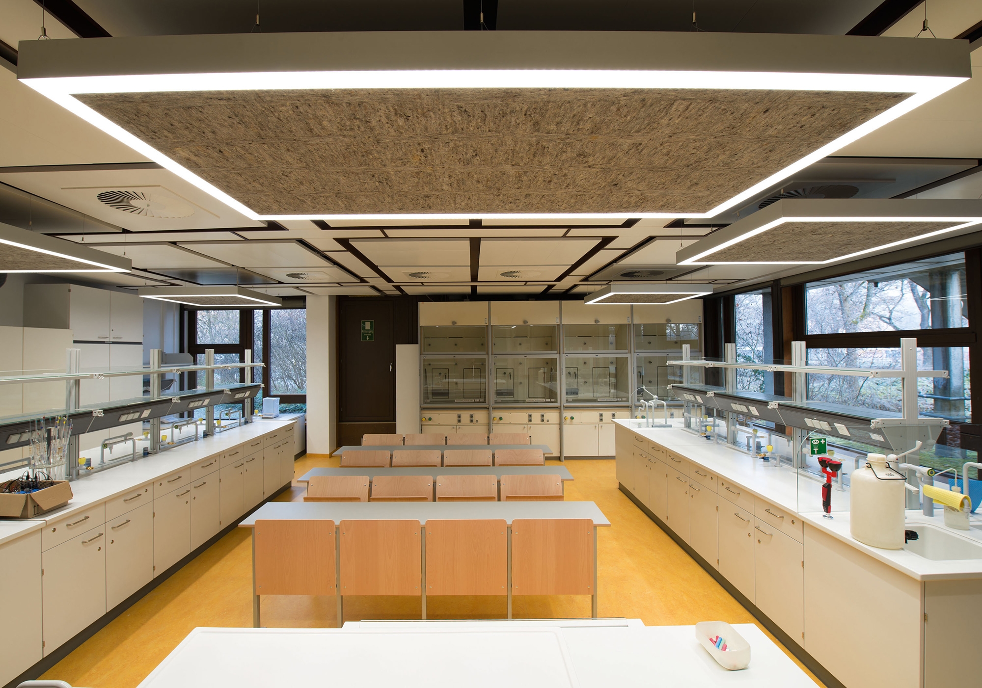 Leggi sul progetto Vocational School of Tübingen Chemical Laboratory