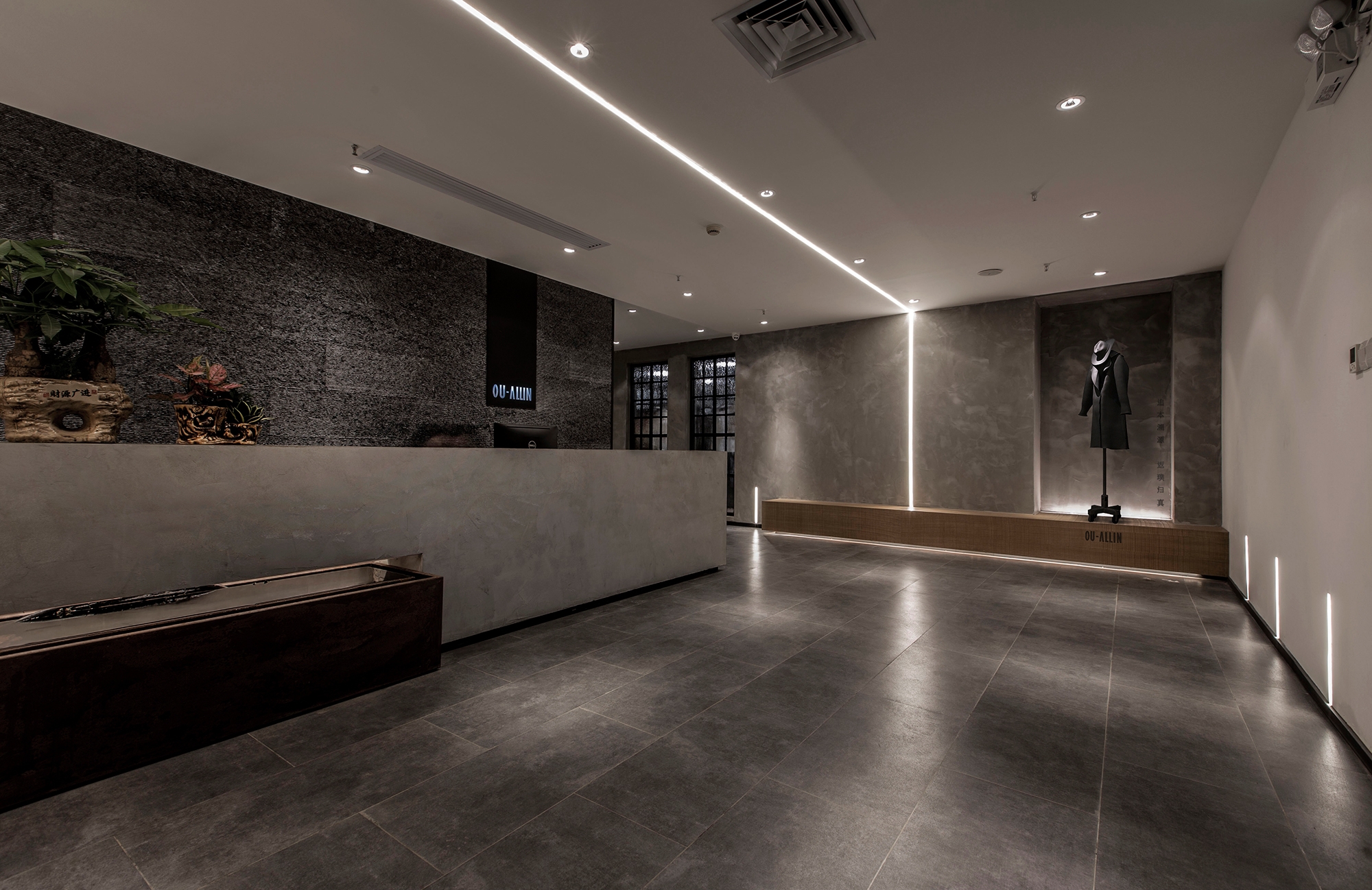 Read about project OUALLIN clothing - Tianan Cyber Park Office/Showroom