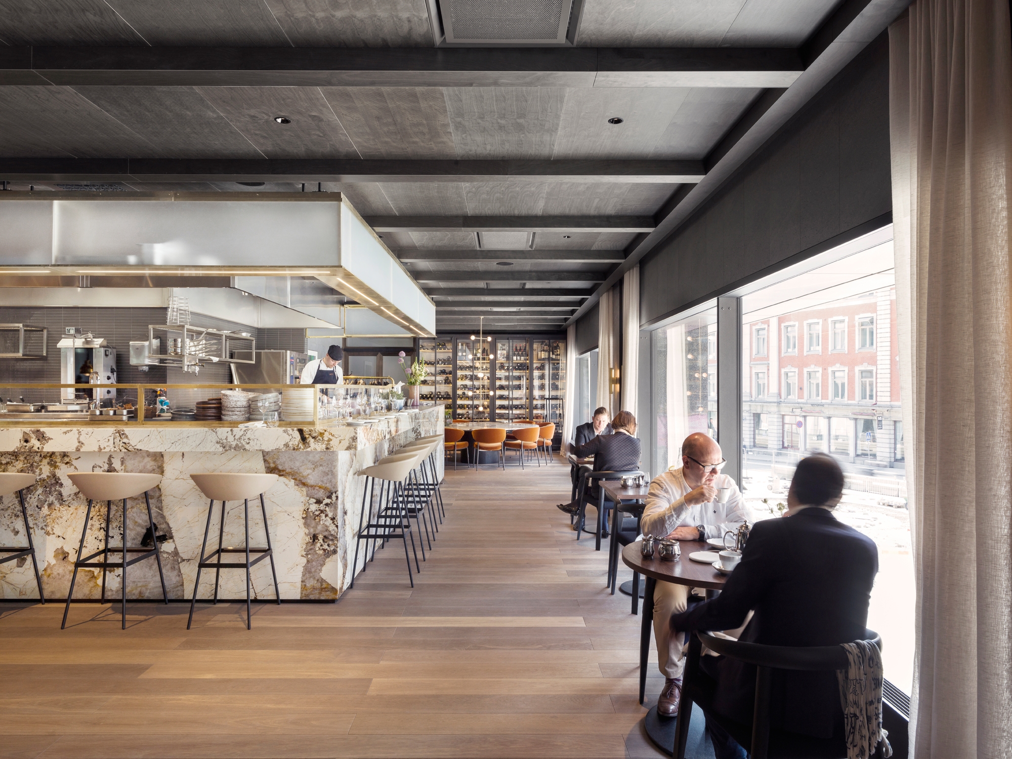 Erfahre mehr über das Projekt At Six Hotel