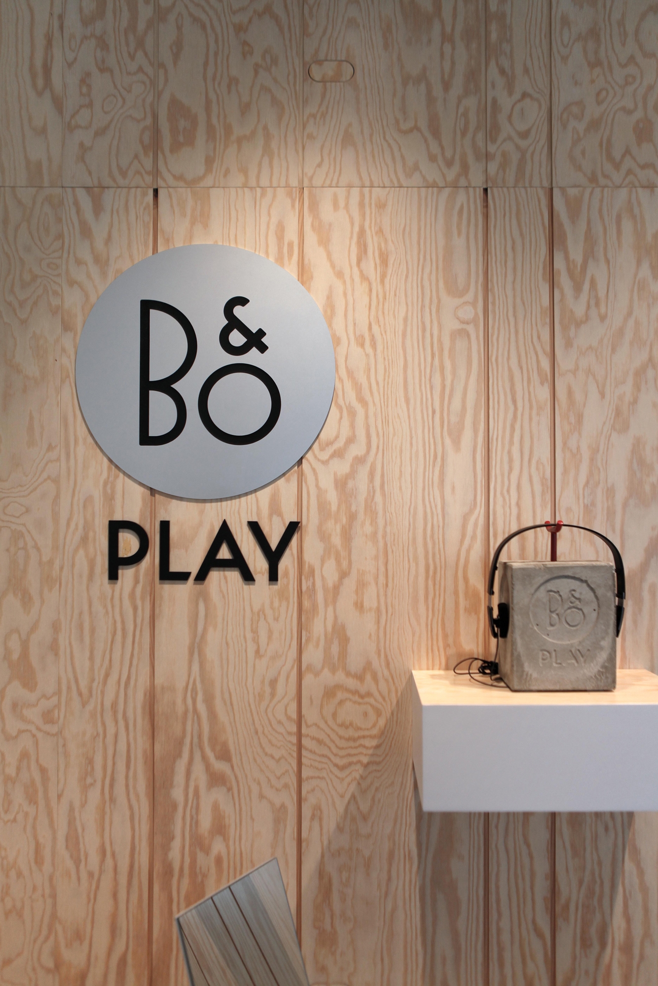 Erfahre mehr über das Projekt B&O PLAY Shop-In-Shop Concept