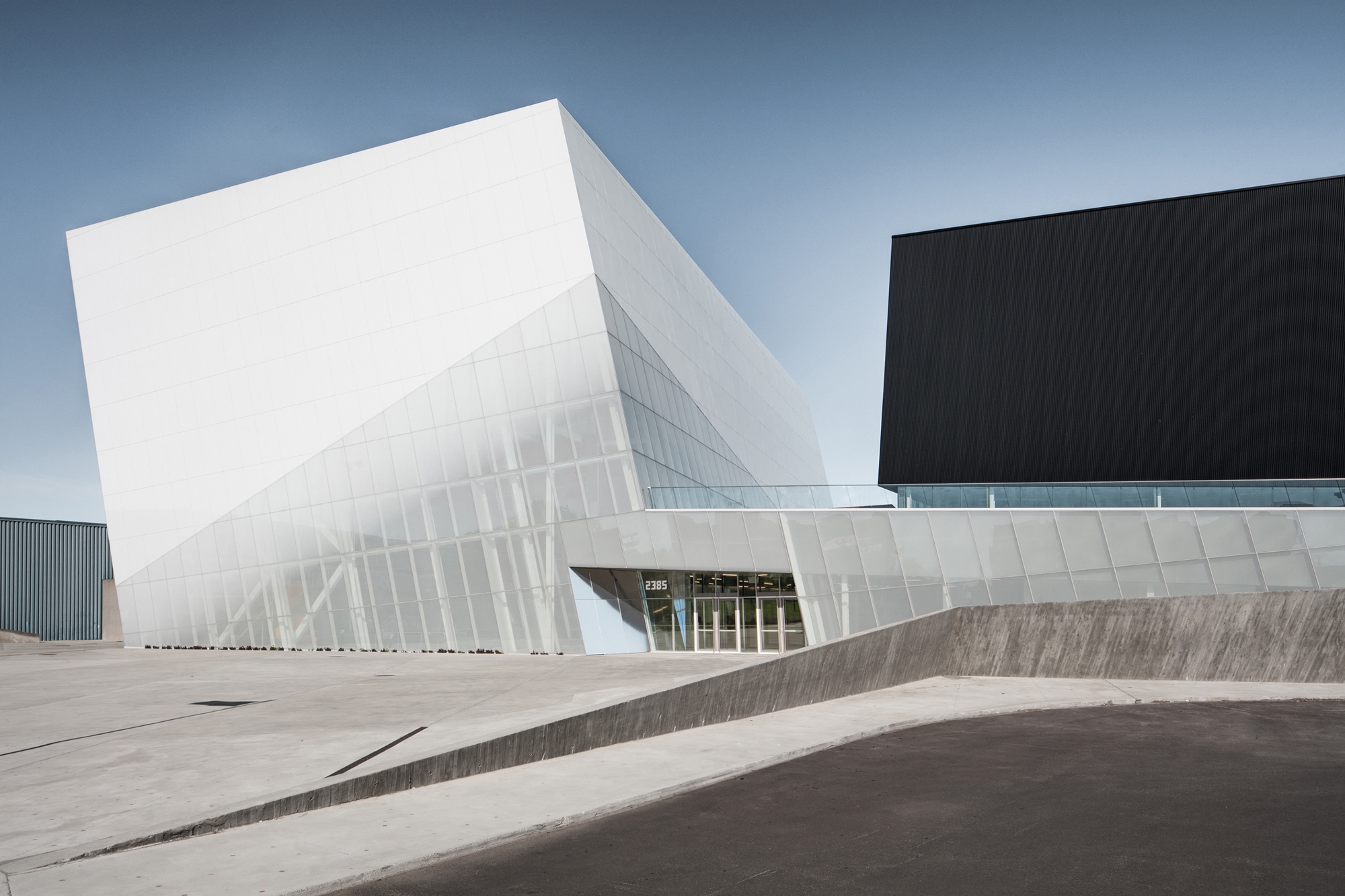 Lire à propos du projet Saint-Laurent Sports Complex