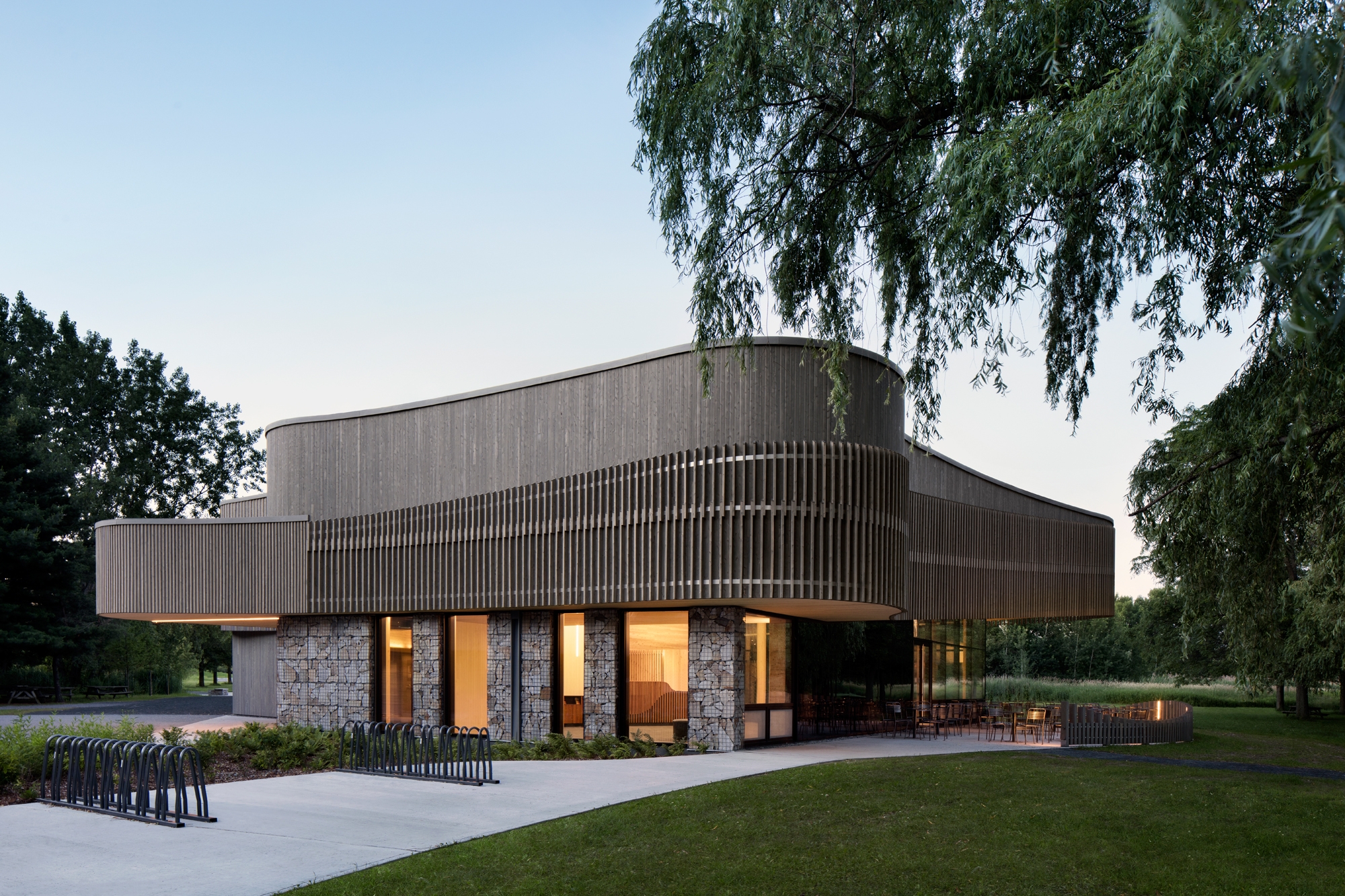 Leer sobre el proyecto Discovery and Services Center for the Îles-de-Boucherville Sépaq National Park
