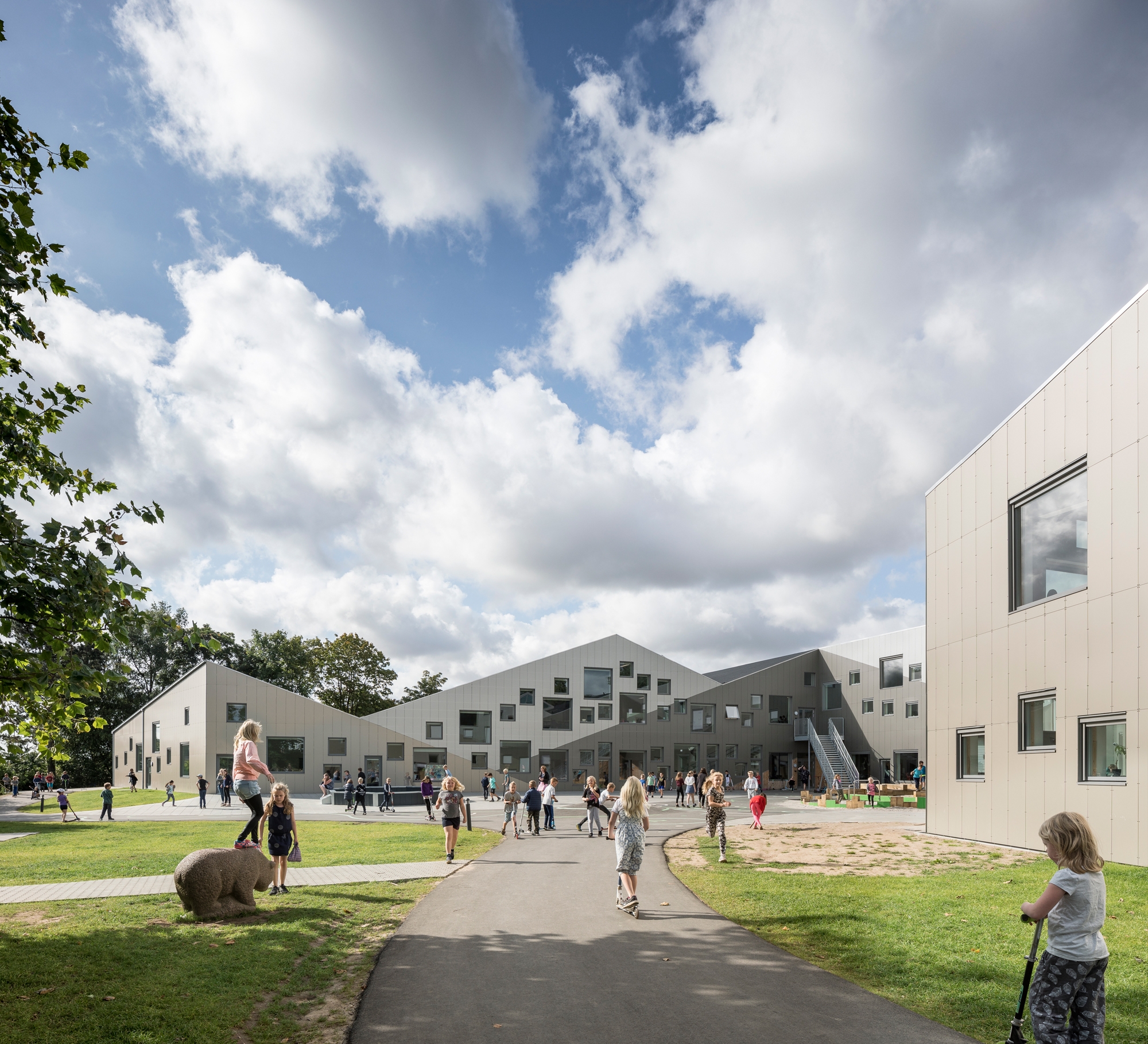 Leer sobre el proyecto Skovbakke School