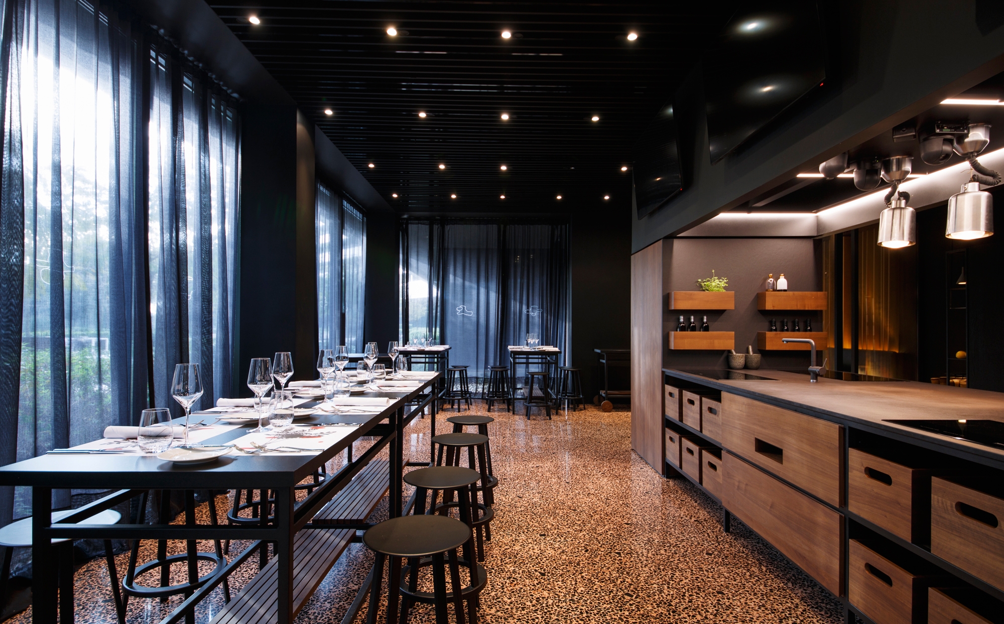 Lees oor projek ResoLution Signature Restaurant