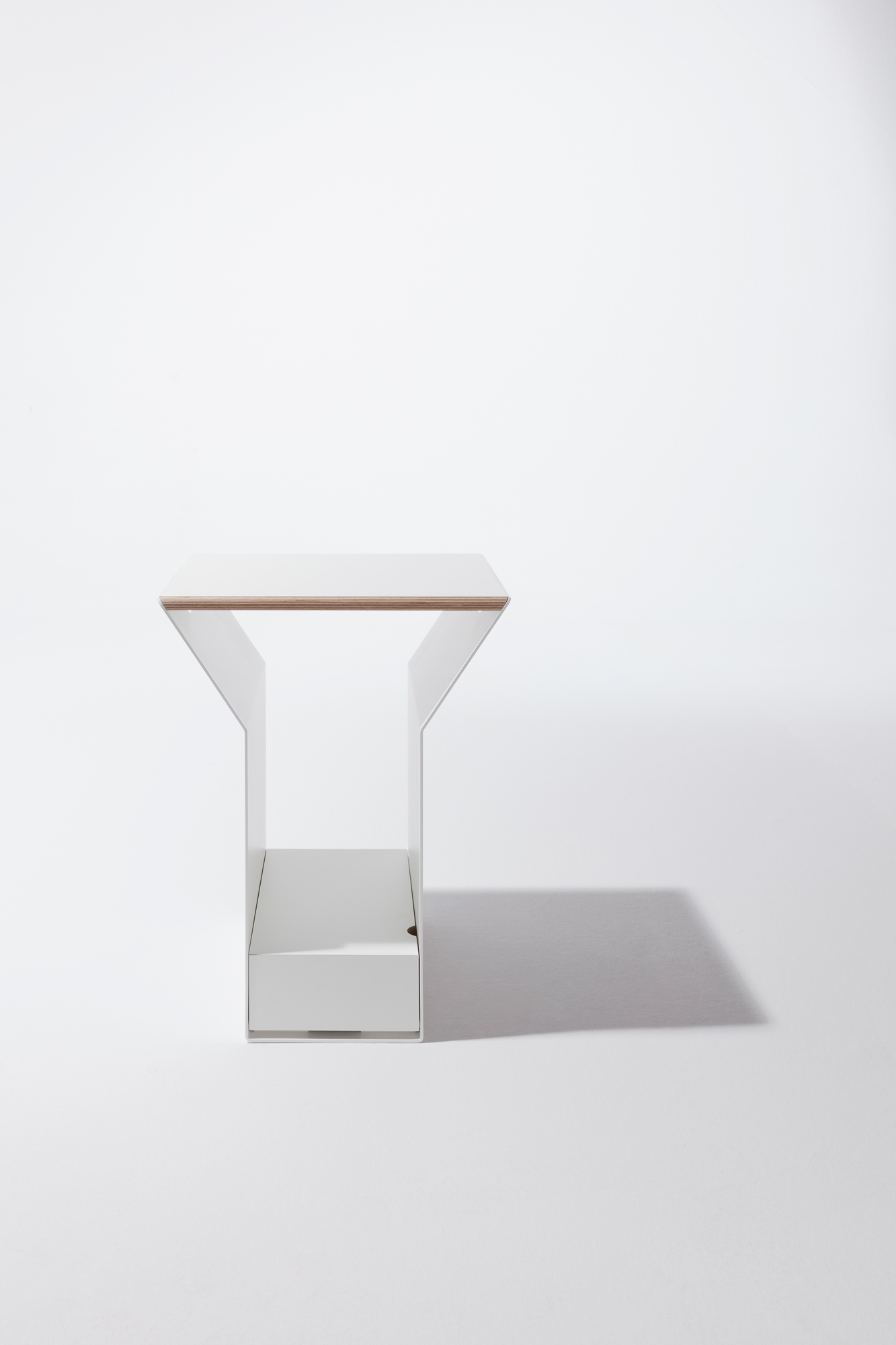Leer sobre el proyecto YPPS side table