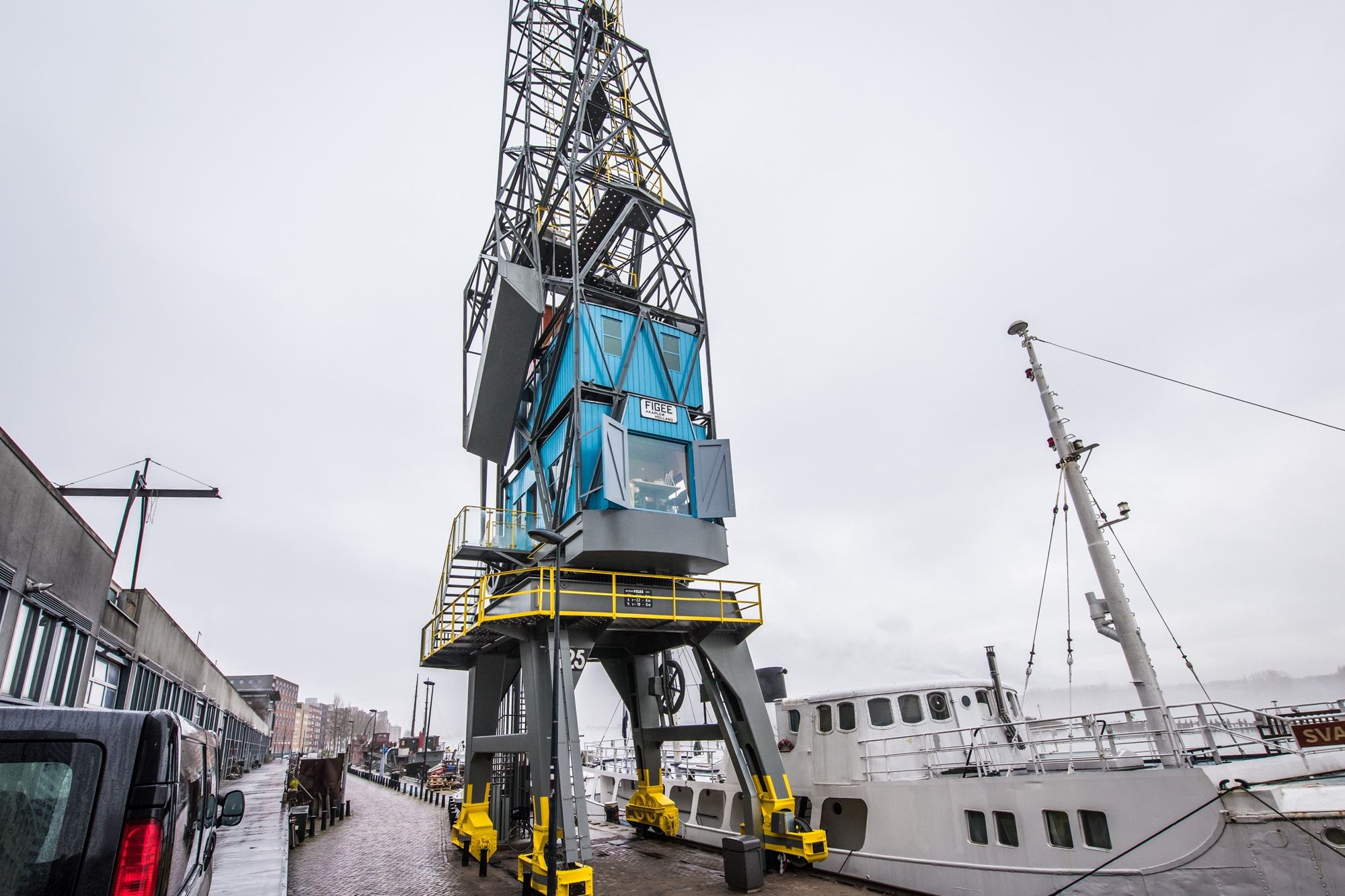 Erfahre mehr über das Projekt The Yays – Crane Apartment