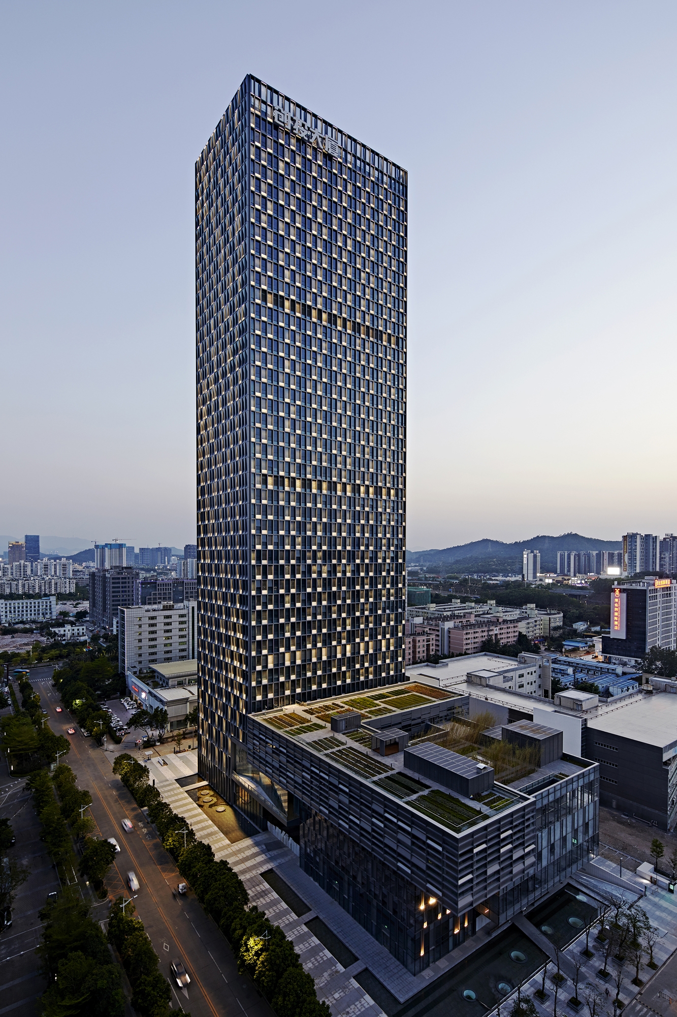Leer sobre el proyecto Longgang Chuangtou Tower • Shenzhen