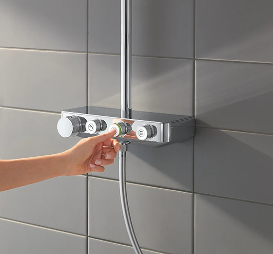 Combine spray patterns and the hand shower, or switch between the two intuitively with the Euphoria 310 SmartControl 