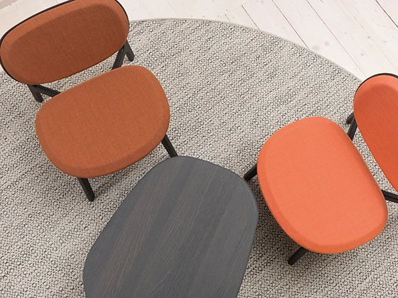 ZENSO LOUNGE lounge chair and TWIST STONE coffee table designed by Formstelle, NOON 1 SMALL lamp designed by EL Schmid (top); ZENSO LOUNGE lounge chair and TWIST STONE coffee table designed by Formstelle (above)