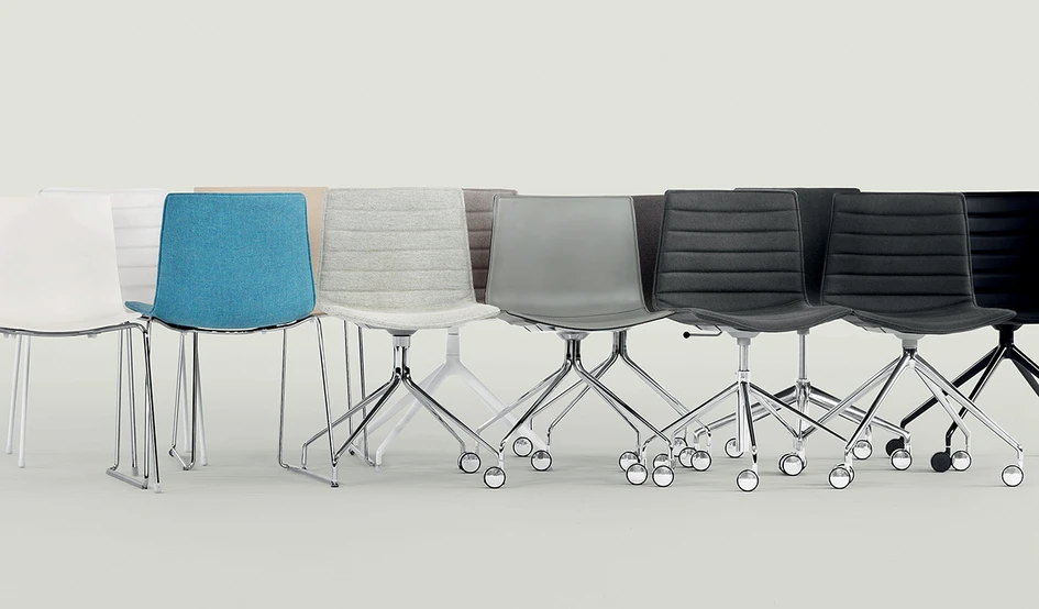 Dank einer Vielzahl von Farben, Oberflächen und Gestellen ist Catifa 46 äusserst vielfältig. Fotos: oben: Marco Covi & RNDR Studio; unten: Scheltens & Abbenes