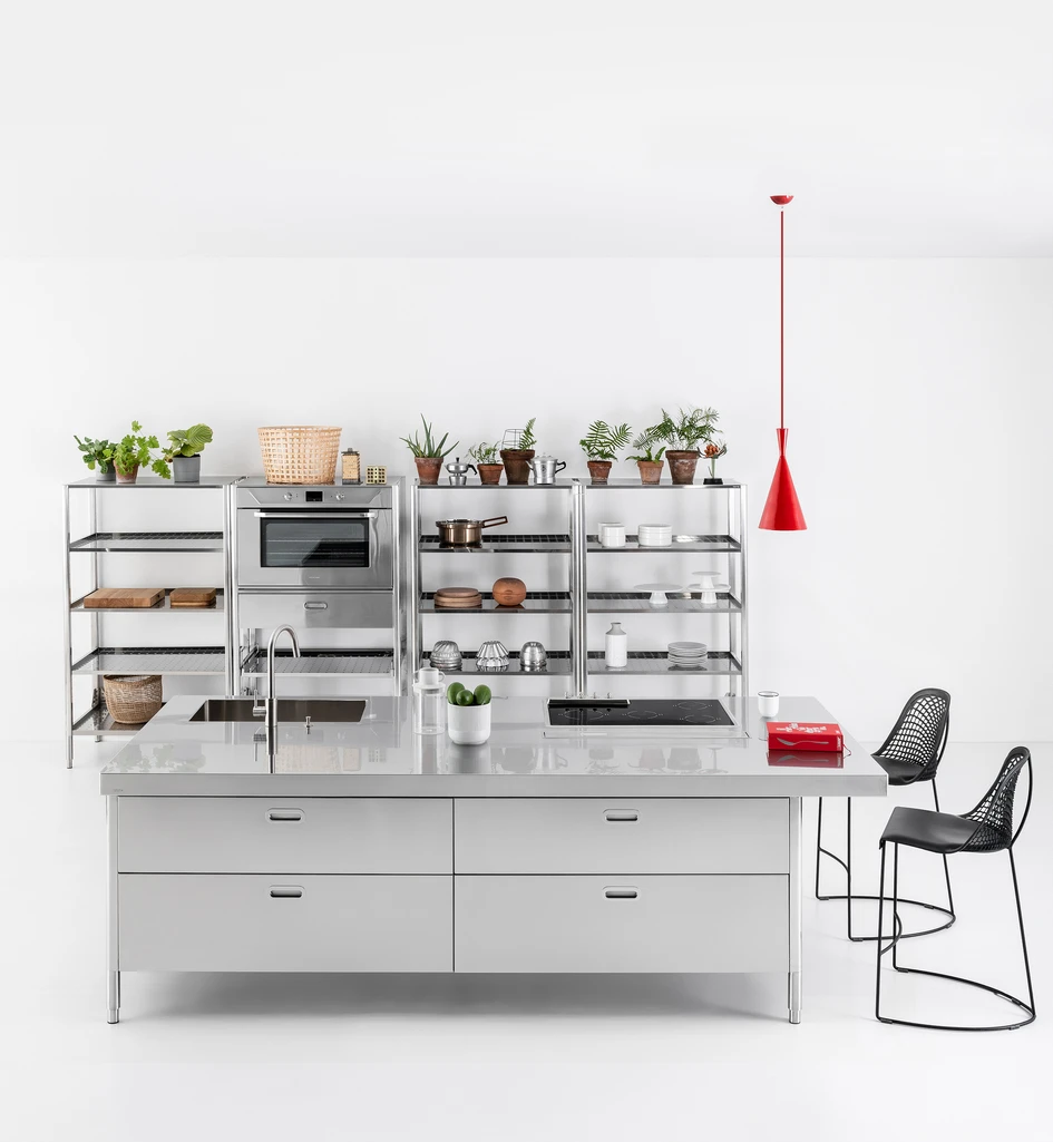 Washing, cooking  and storage units make up the system's separate elements. Combined-function units are also available, such as sink/hob and all-inclusive island units, while kitchen columns allow for storage or the combining of appliances